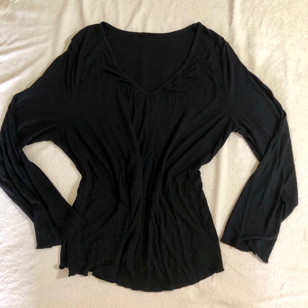 Black long sleeve v neck tee